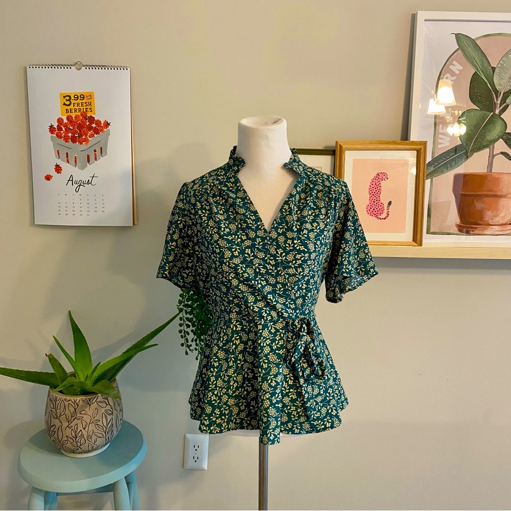 Green Floral Vintage-Style Blouse